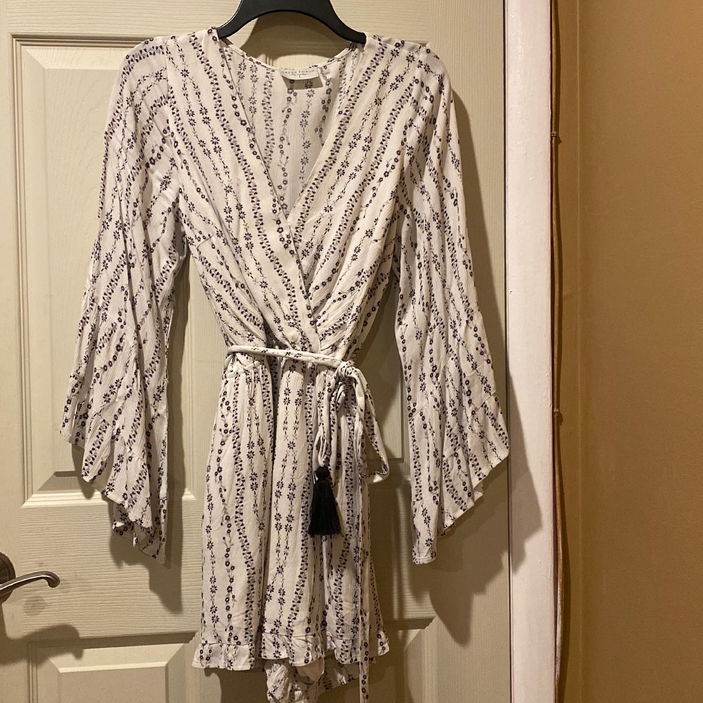 ADORABLE flowy romper! Just throw it on and you can wear it day OR night 🥰